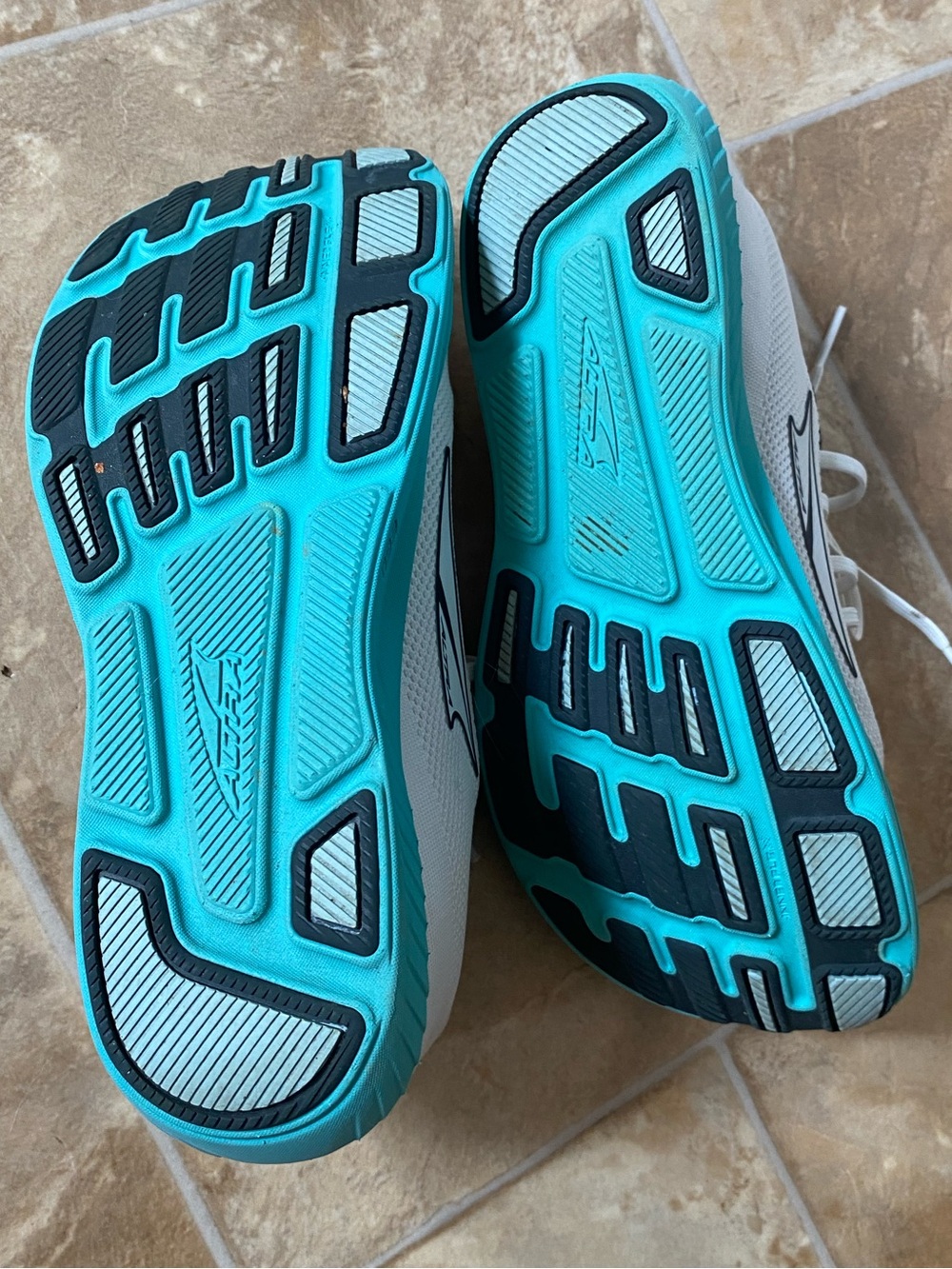Altra Women's White and Teal Running Sneakers - Picture 4 of 5